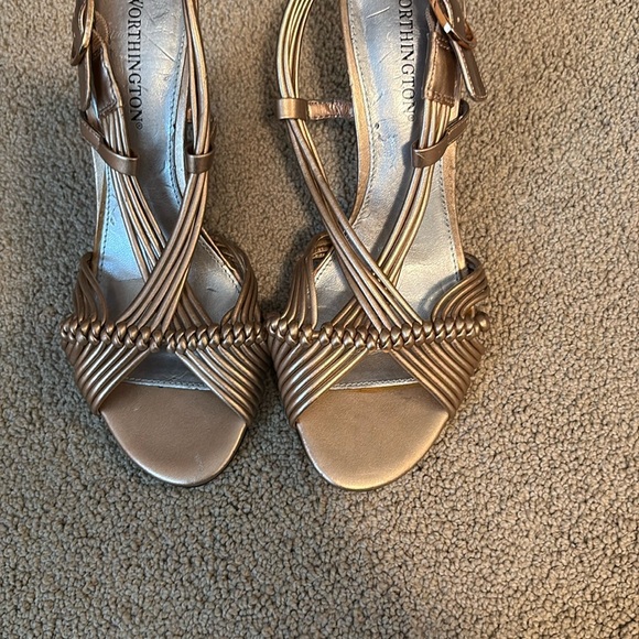 Worthington Gold Heels with Elegant Criss-Cross Straps - Picture 5 of 5